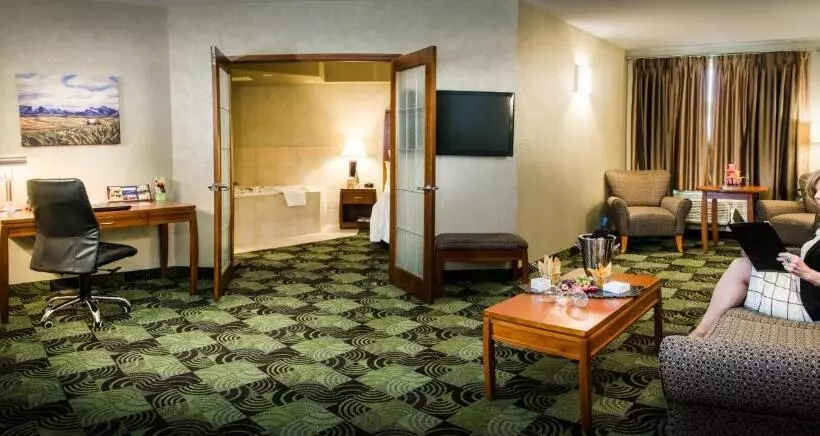 Отель Deerfoot Inn And Casino