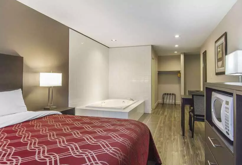 ホテル Econo Lodge Inn & Suites