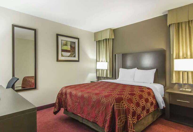 فندق Econo Lodge Inn & Suites