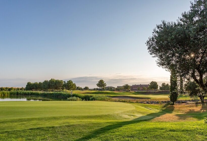 בית מלון כפרי Exe Layos Golf