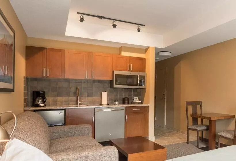 호텔 Falcon Crest Lodge By Clique