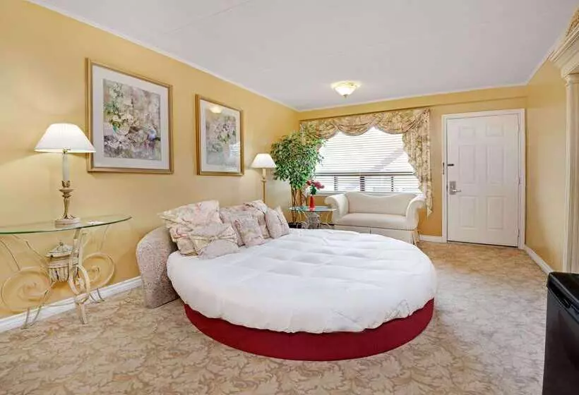 Knights Inn Park Villa Motel, Midland