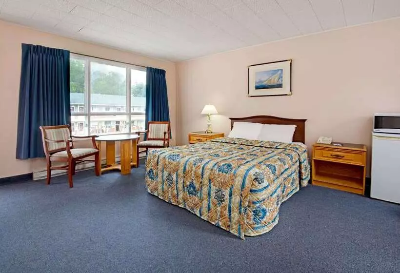 Knights Inn Park Villa Motel, Midland