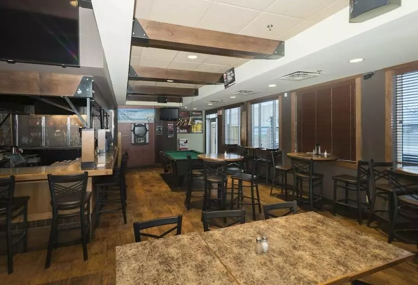Отель Lakeview Inns & Suites Fort Saskatchewan