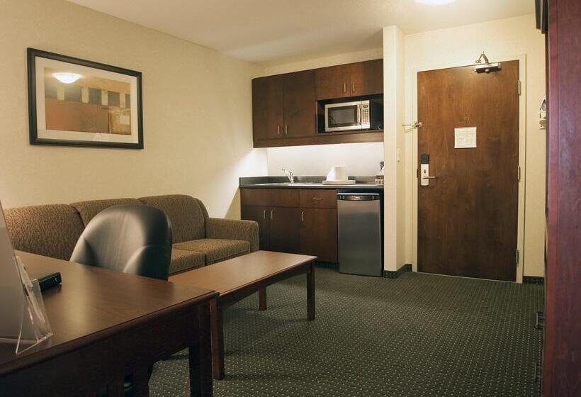 Отель Lakeview Inns & Suites Slave Lake