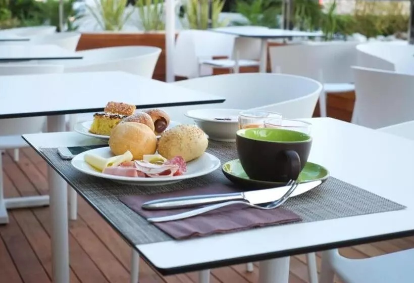 Отель Oxygen Lifestyle