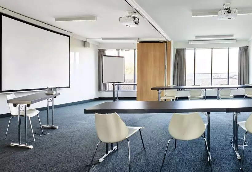 בית מלון כפרי Park Inn By Radisson Liege Airport