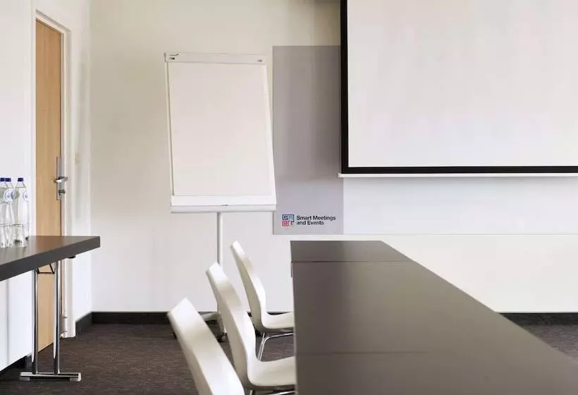 בית מלון כפרי Park Inn By Radisson Liege Airport