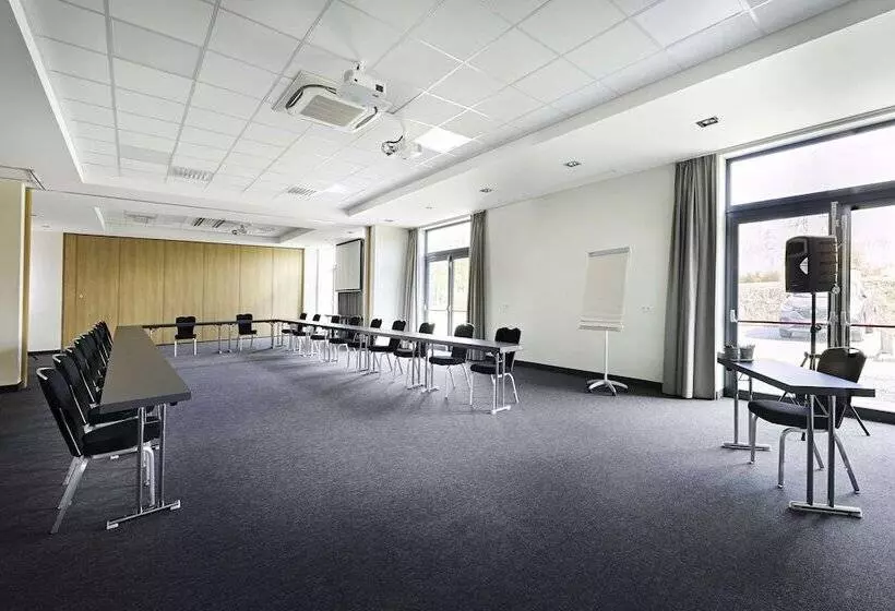 בית מלון כפרי Park Inn By Radisson Liege Airport