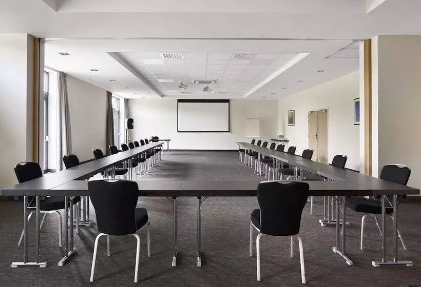 בית מלון כפרי Park Inn By Radisson Liege Airport