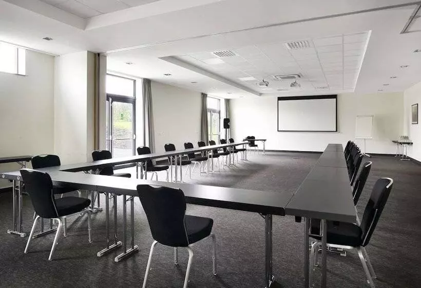 בית מלון כפרי Park Inn By Radisson Liege Airport