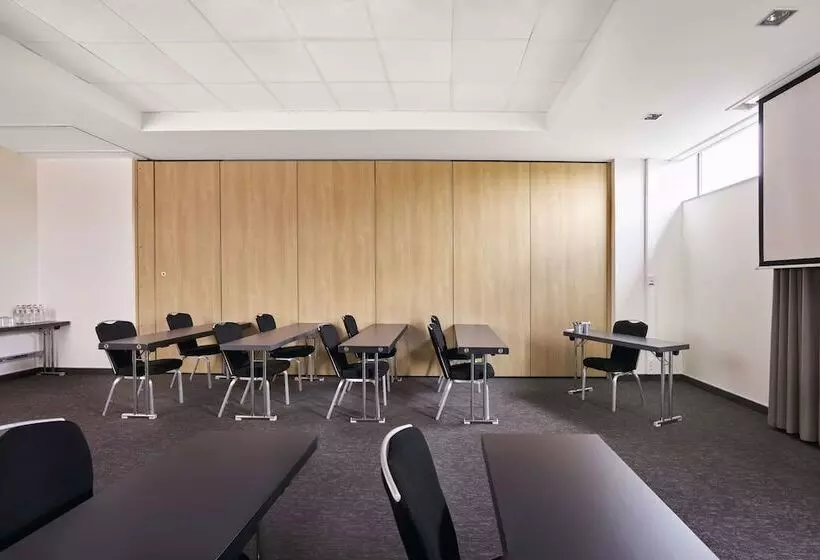 בית מלון כפרי Park Inn By Radisson Liege Airport