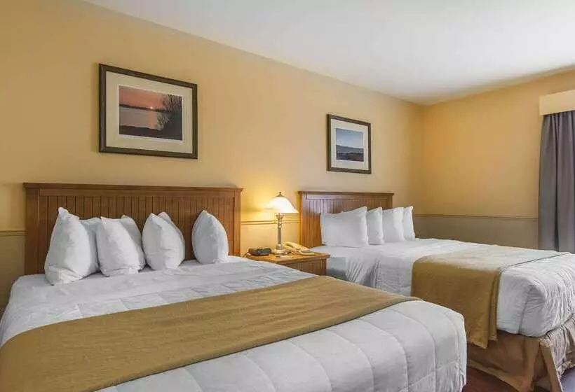בית מלון כפרי Quality Inn