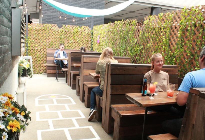 Samesun Montreal Hotel & Hostel