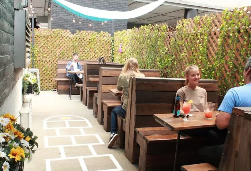 Samesun Montreal Hotel & Hostel