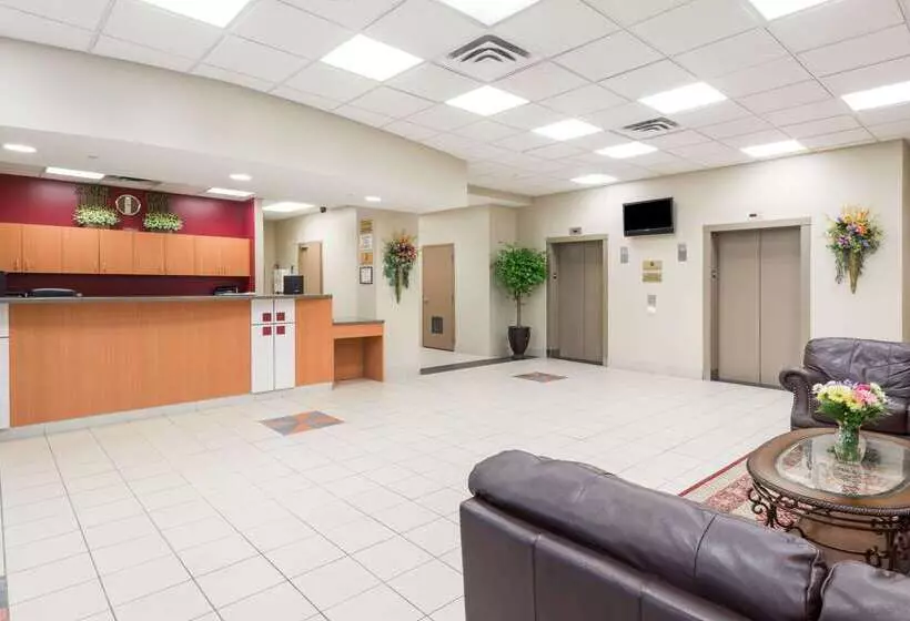 ホテル Super 8 By Wyndham Mississauga