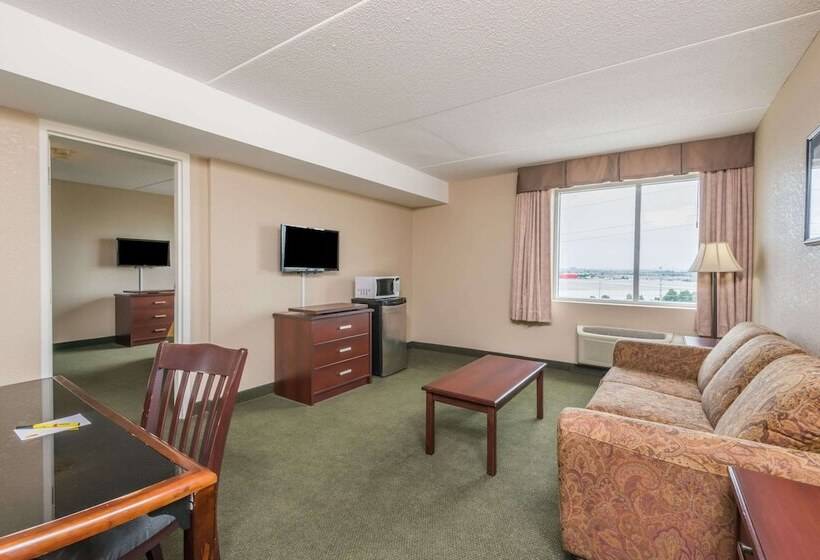 فندق Super 8 By Wyndham Mississauga