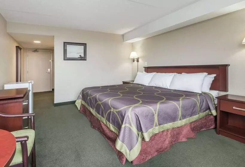 هتل Super 8 By Wyndham Mississauga