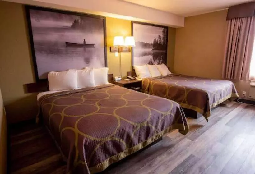 هتل Super 8 By Wyndham Mississauga