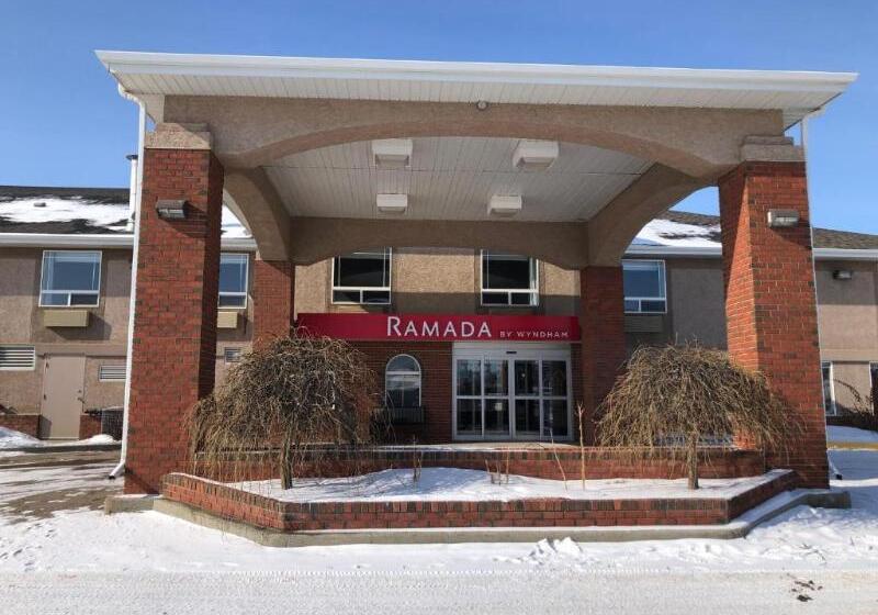 מוטל Ramada By Wyndham Ponoka