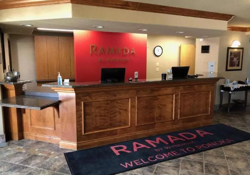 모텔 Ramada By Wyndham Ponoka