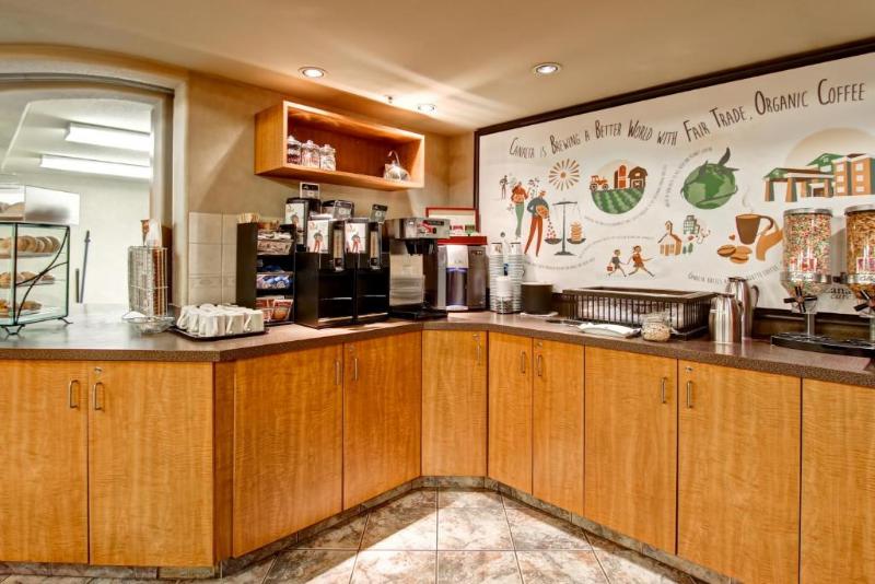 מוטל Ramada By Wyndham Ponoka