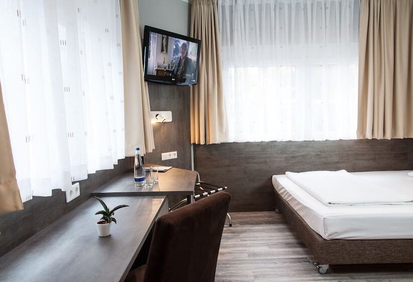 Отель Amalienburg Boutique & Boarding