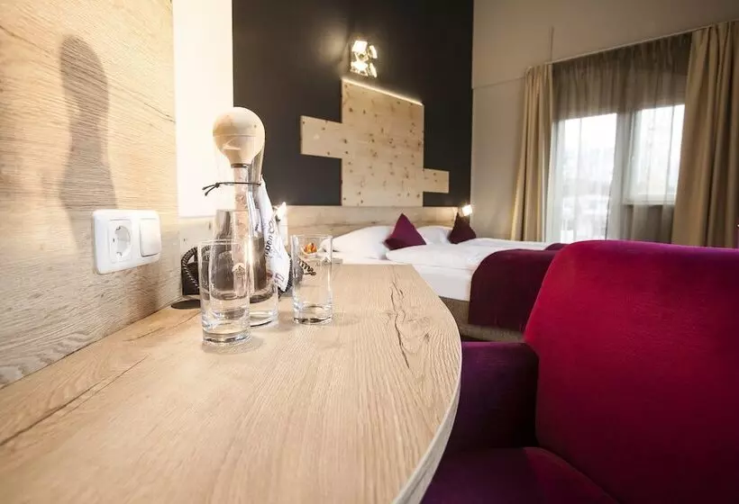 Отель Amalienburg Boutique & Boarding