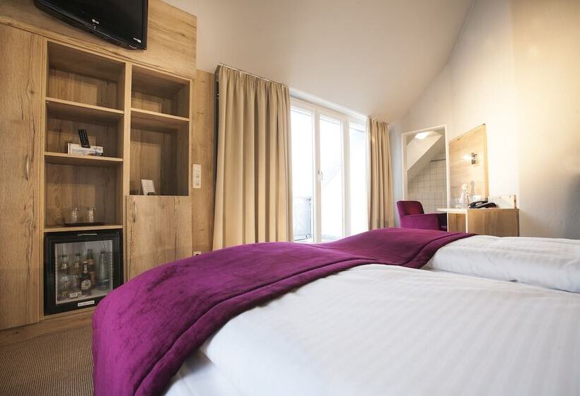 Отель Amalienburg Boutique & Boarding