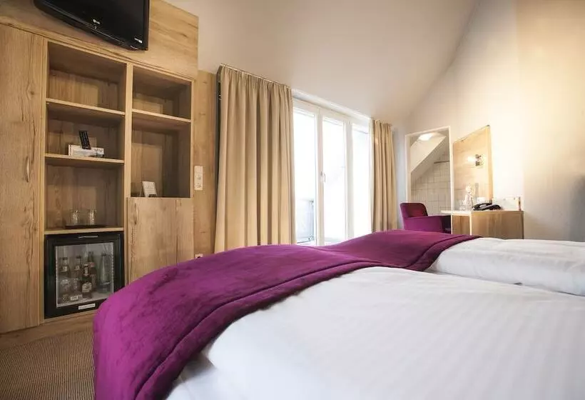 Отель Amalienburg Boutique & Boarding