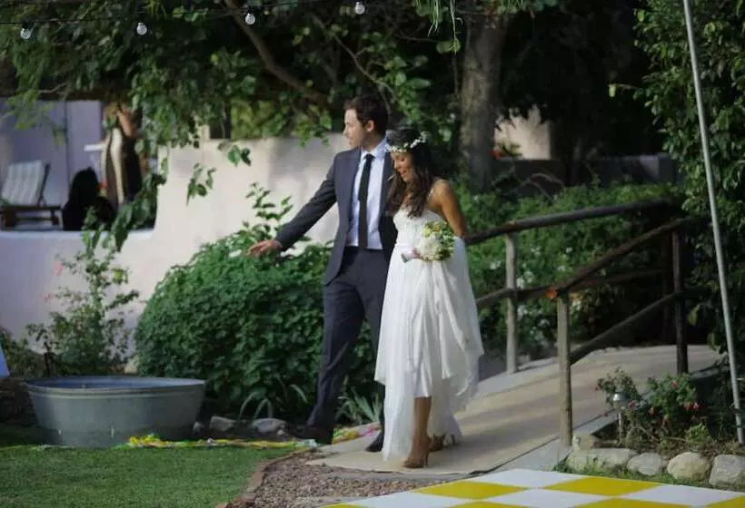 Отель Mimosa Lodge