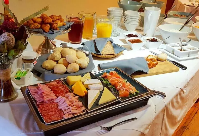 Отель Mimosa Lodge