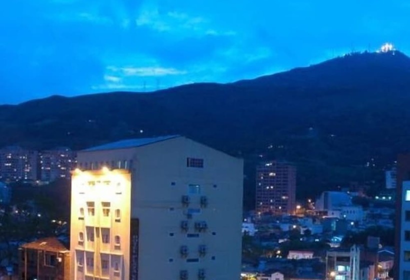 هتل Plaza Versalles