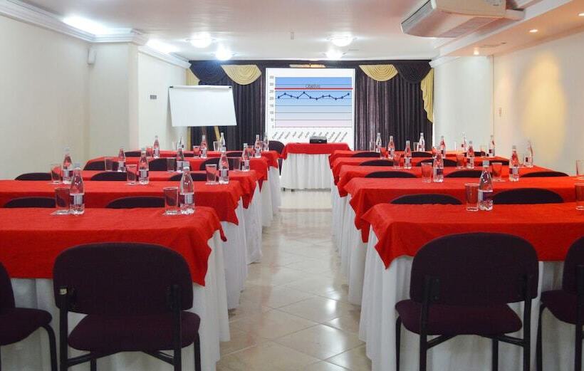 هتل Plaza Versalles