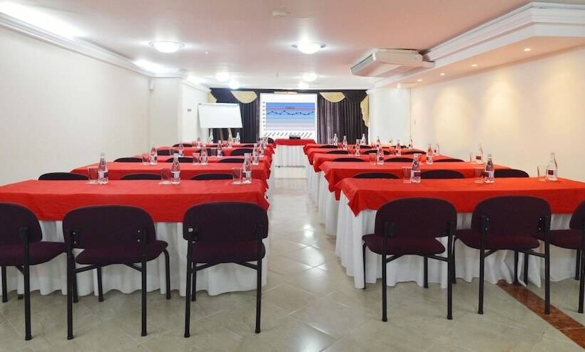 هتل Plaza Versalles