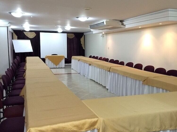 هتل Plaza Versalles