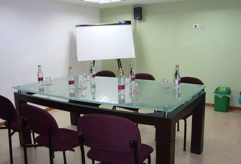 Otel Plaza Versalles