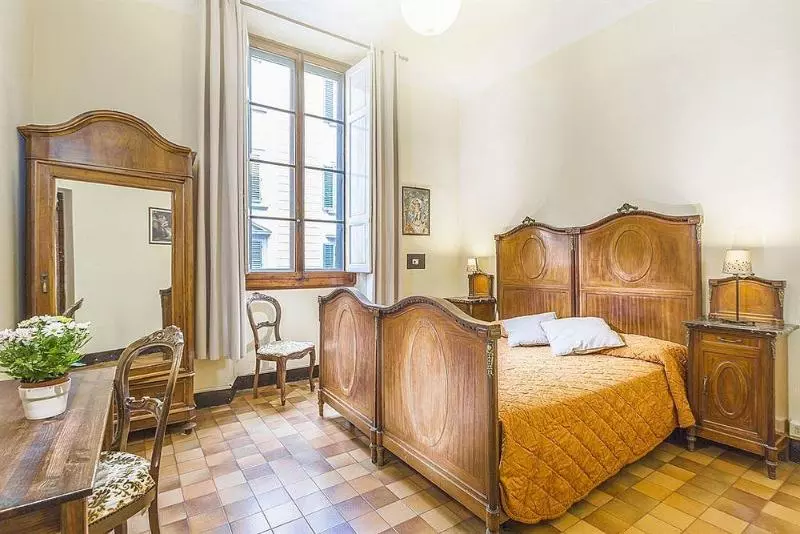 تختخواب و صبحانه Tourist House Liberty