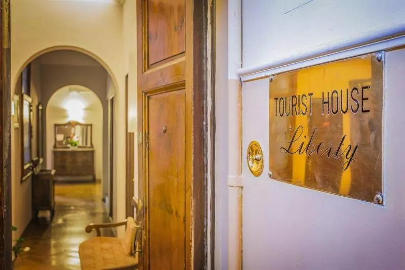 تختخواب و صبحانه Tourist House Liberty