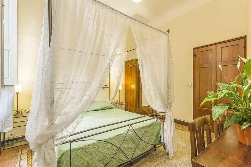 تختخواب و صبحانه Tourist House Liberty