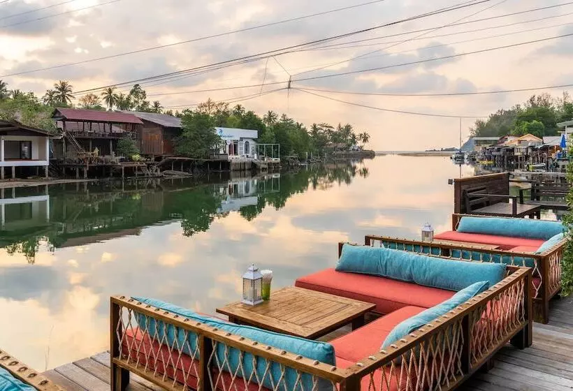 فندق Aana Resort & Spa