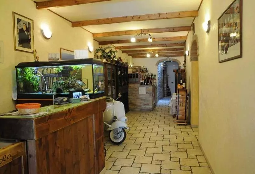 هتل Albergo Degli Amici