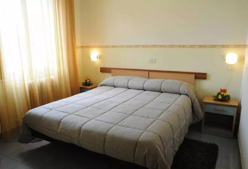 هتل Albergo Degli Amici