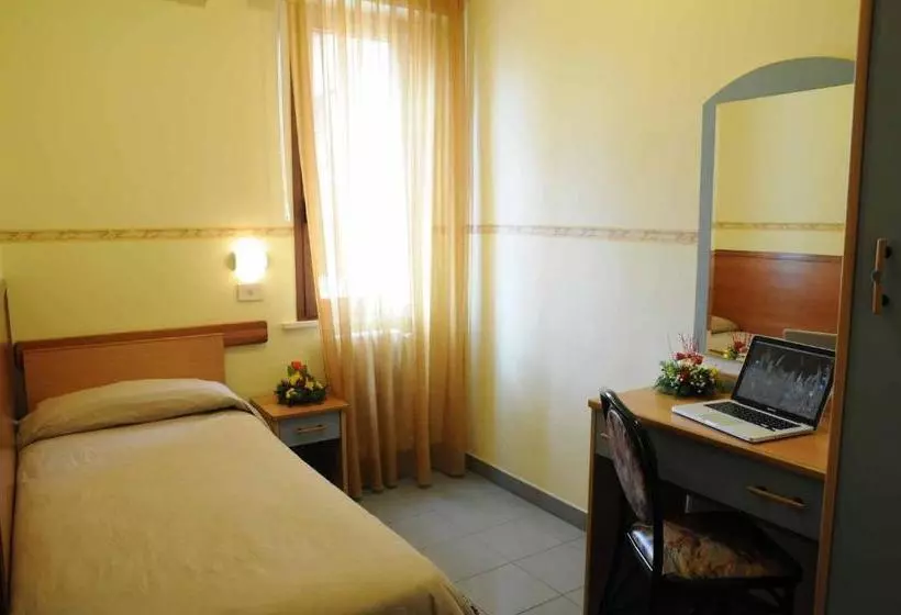 هتل Albergo Degli Amici