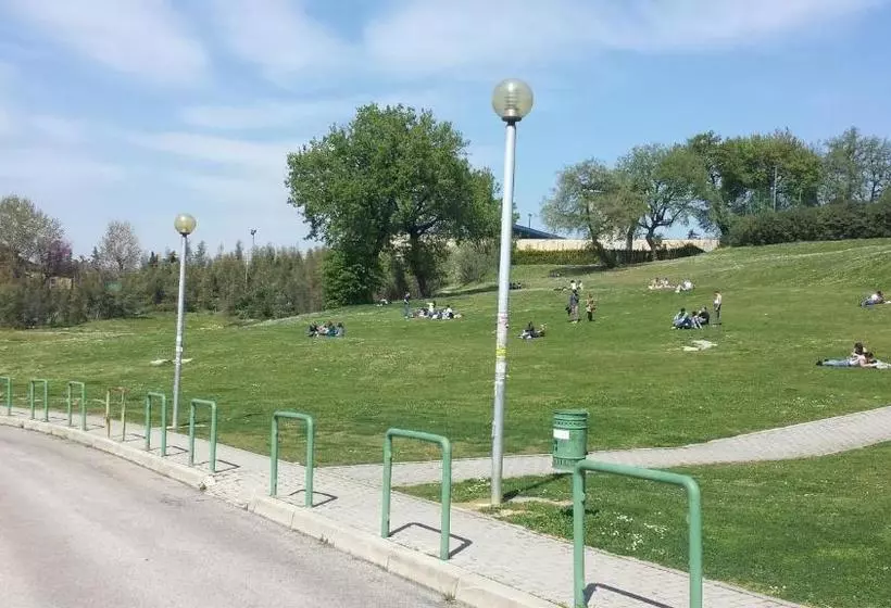 هتل Albergo Degli Amici