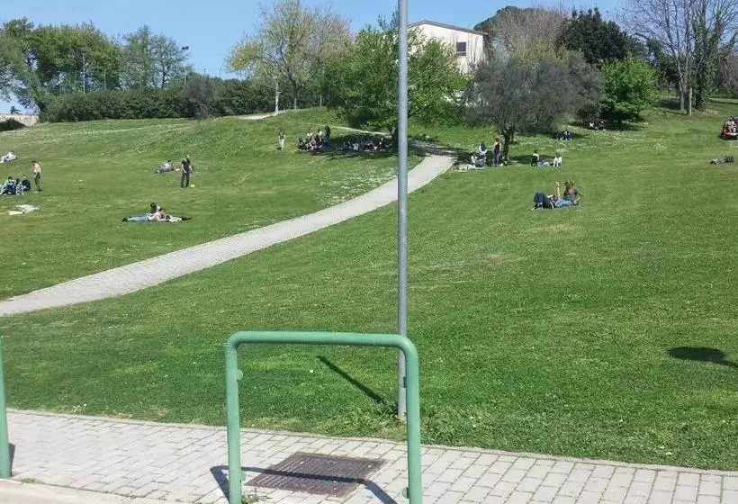 هتل Albergo Degli Amici