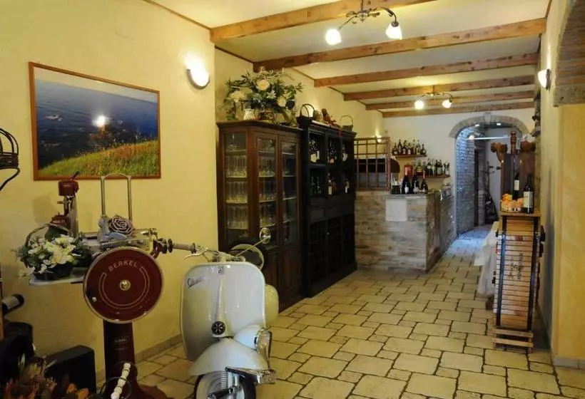 هتل Albergo Degli Amici