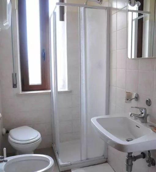 هتل Albergo Degli Amici