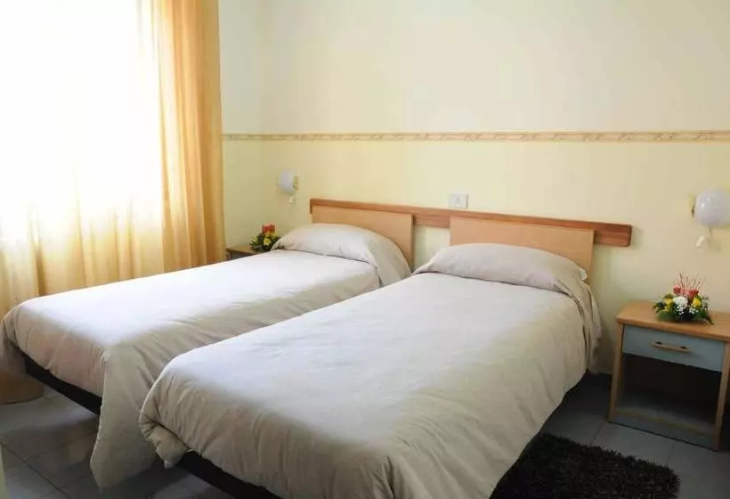 هتل Albergo Degli Amici