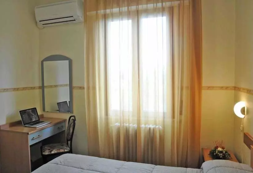 هتل Albergo Degli Amici